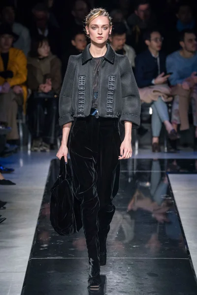 Look 25